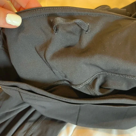 Lululemon black leggings with pockets - Picture 5 of 5